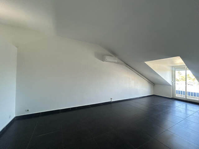 A LOUER APPARTEMENT T3 SAINT-PIERRE - GRAND BOIS — photo du bien