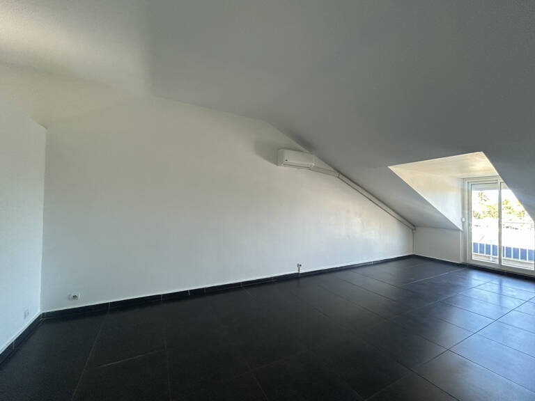 A LOUER APPARTEMENT T3 SAINT-PIERRE - GRAND BOIS — photo 1