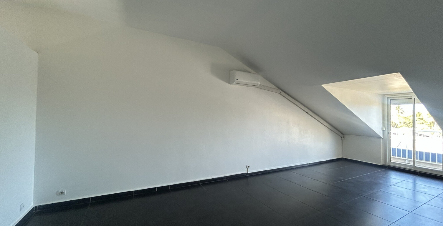 A LOUER APPARTEMENT T3 SAINT-PIERRE - GRAND BOIS — photo 1