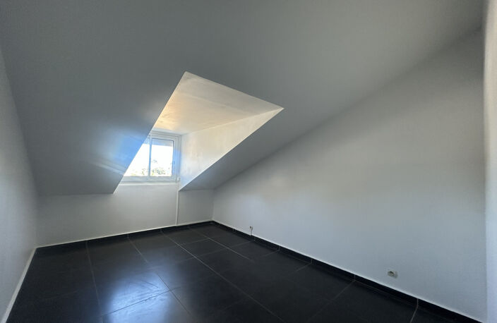A LOUER APPARTEMENT T3 SAINT-PIERRE - GRAND BOIS — photo 2