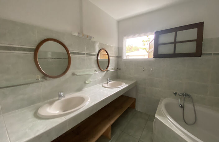 A LOUER VILLA F4 À SAINT-PIERRE - LIGNE PARADIS — photo 4