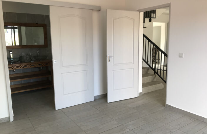 À LOUER VILLA F4 À LA RAVINE DES CABRIS — photo 4