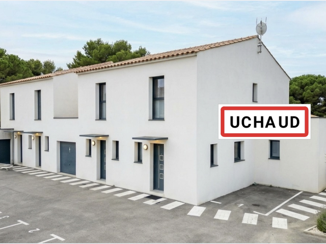 À vendre   Ensemble immobilier à Uchaud — photo du bien