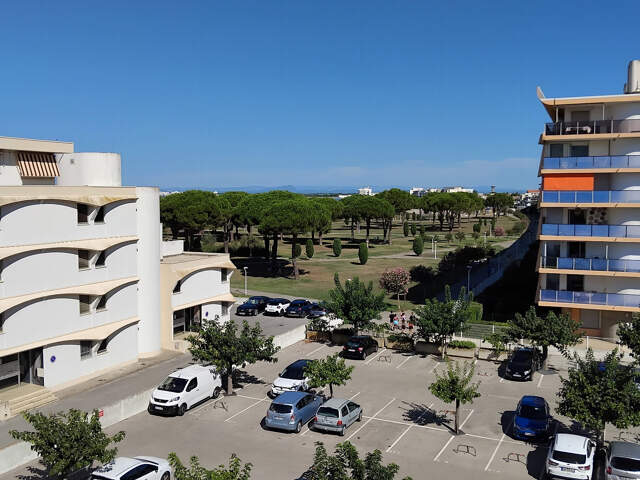 APPARTEMENT AVEC PETITE VUE MER, BALCON ET PARKING PRIVATIF — photo du bien