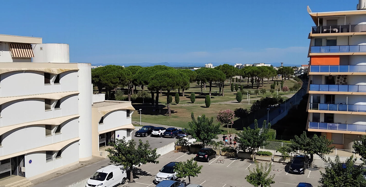 APPARTEMENT AVEC PETITE VUE MER, BALCON ET PARKING PRIVATIF — photo 1