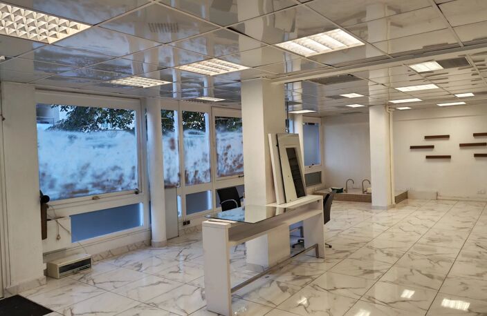 Bondy, Local commercial à louer 154 m² — photo 2