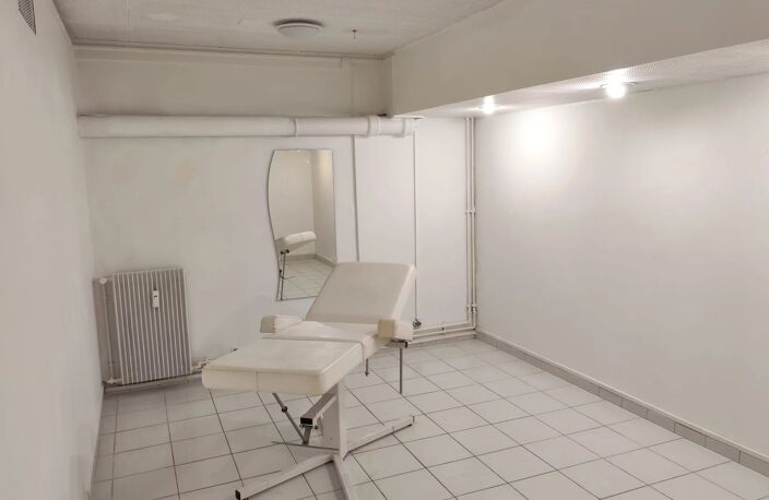 Bondy, Local commercial à louer 154 m² — photo 5