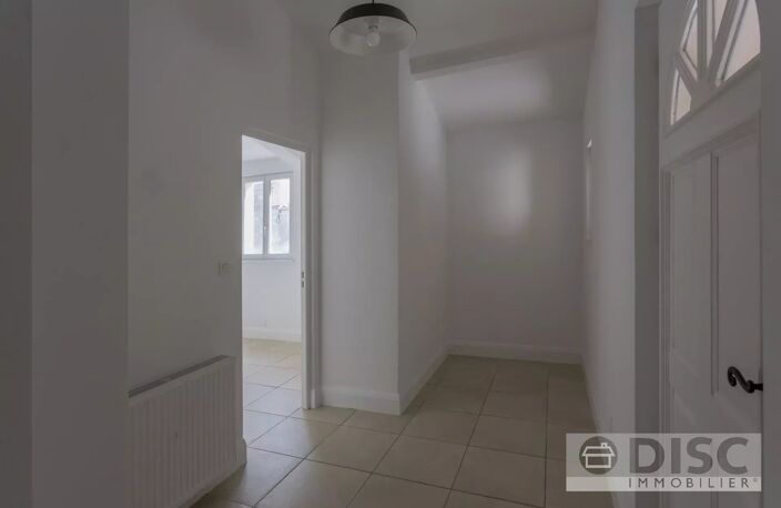Maison de plain-pied rénovée avec jardin clos. — photo 3
