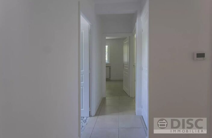 Maison de plain-pied rénovée avec jardin clos. — photo 5