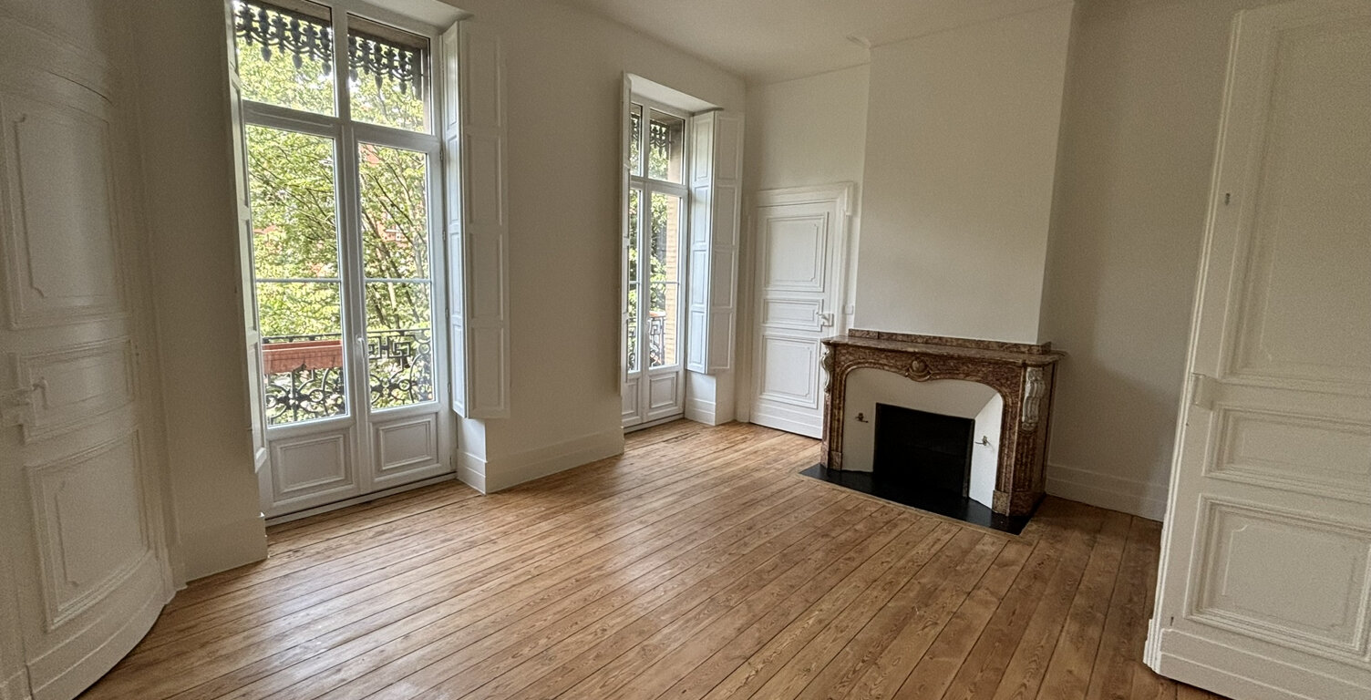 ESQUIROL - Grand appartement T3 bis de 105m2 avec balcon fil — photo 1
