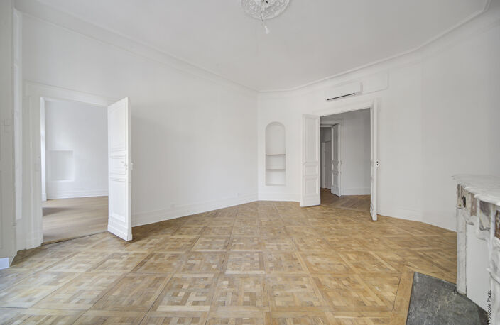 ESQUIROL - Grand appartement T3 bis de 105m2 avec balcon fil — photo 4