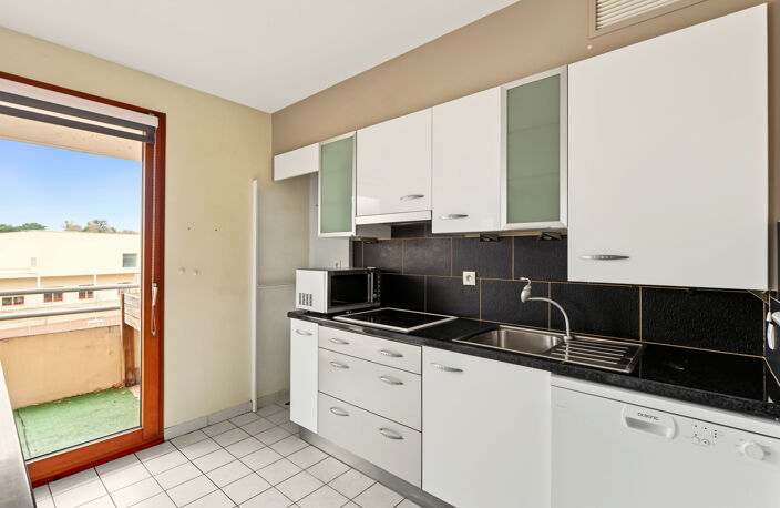 T2 de 49 m2 avec balcon, cave et parking en sous-sol   Secte — photo 2