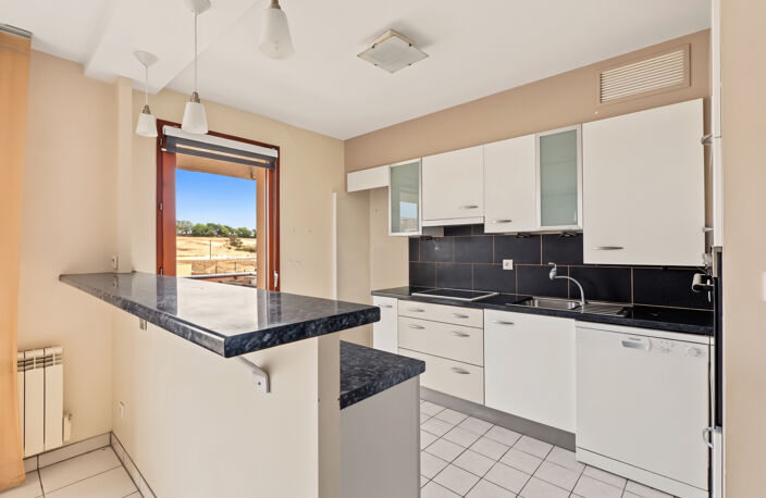 T2 de 49 m2 avec balcon, cave et parking en sous-sol   Secte — photo 4