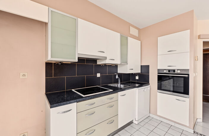 T2 de 49 m2 avec balcon, cave et parking en sous-sol   Secte — photo 5