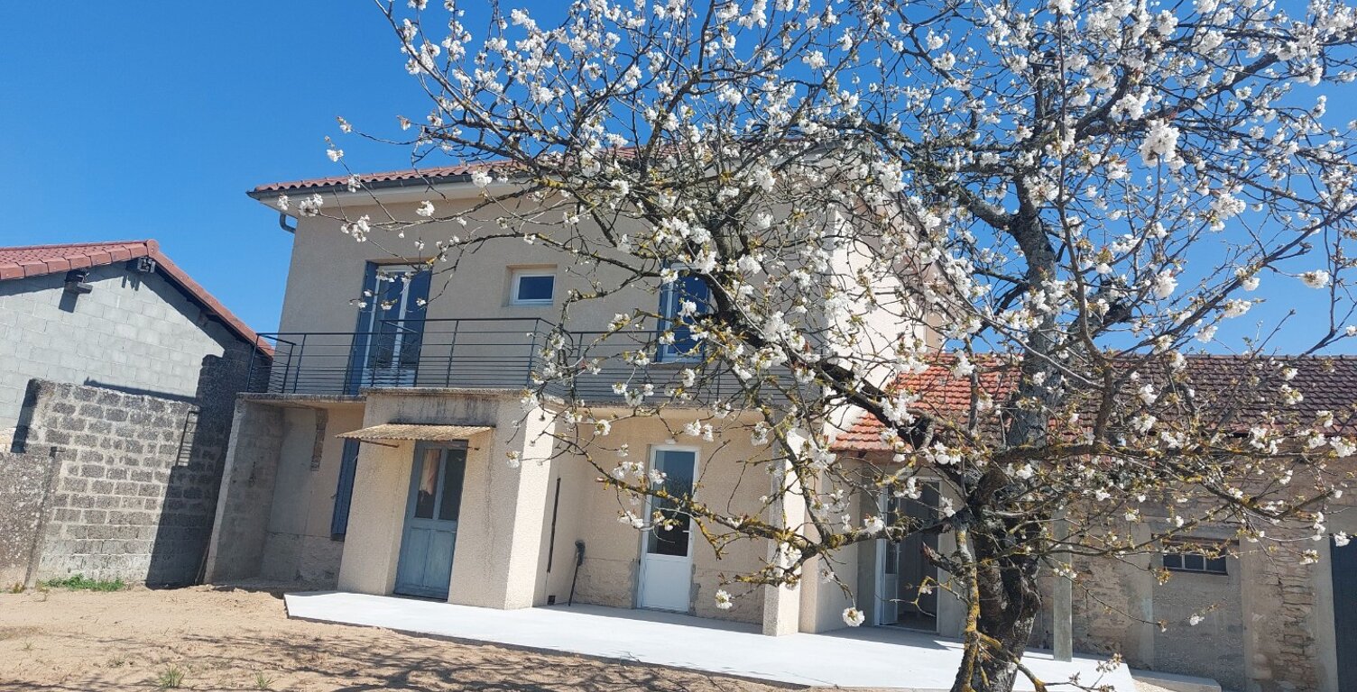 Location maison  135 m² à Feillens (01570) — photo 1