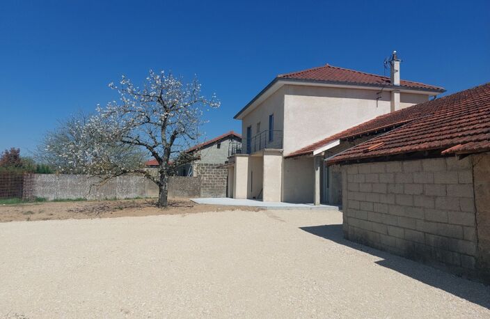 Location maison  135 m² à Feillens (01570) — photo 2