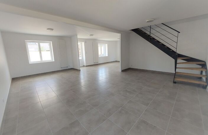 Location maison  135 m² à Feillens (01570) — photo 3