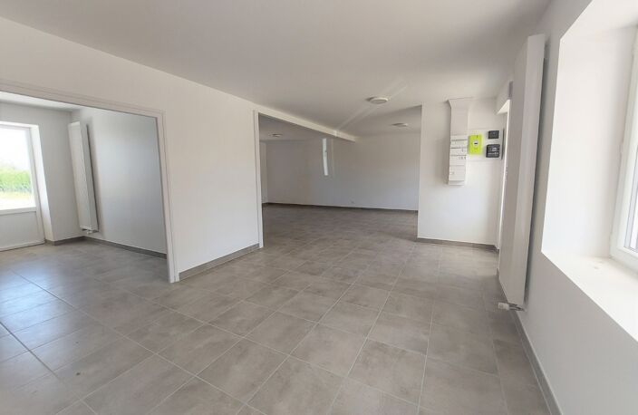 Location maison  135 m² à Feillens (01570) — photo 5