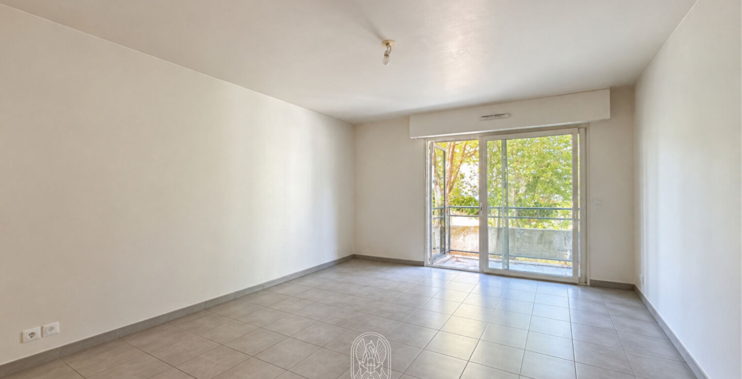Nantes - Rue de Gigant - Appartement T2 de 50 m2 au dernier étage avec balcon. — photo 1