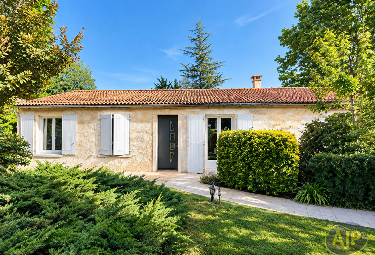 Maison Saint Georges Des Coteaux — photo 1