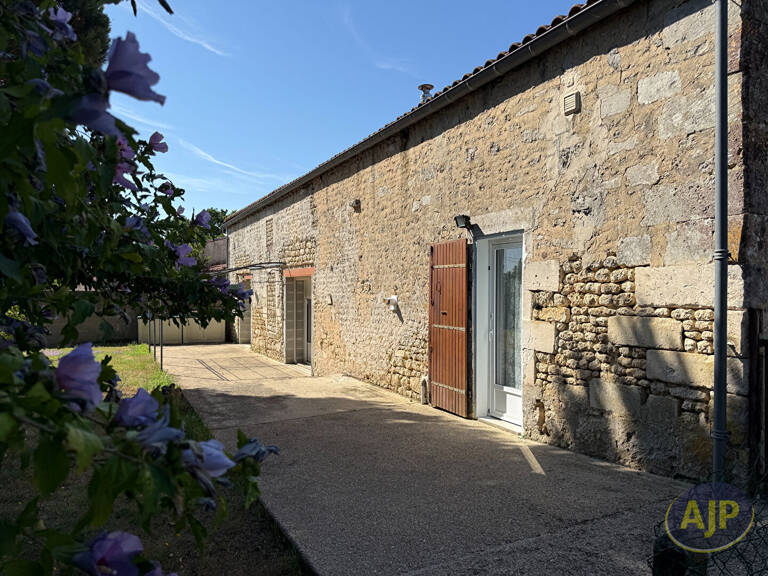 Maison Nieul Les Saintes — photo 1