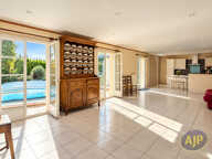 SAINT-GEORGES-DES-COTEAUX  MAISON DE PLAIN-PIED AVEC PISCINE — photo 2