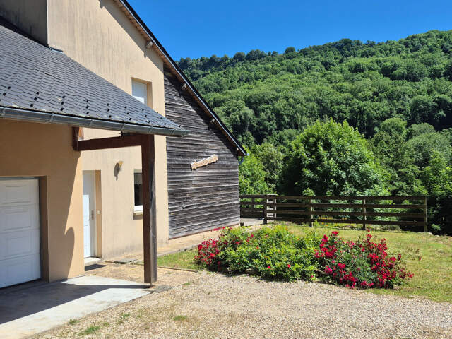 Maison de Type 4, terrain, garage, SAINT CHELY D'AUBRAC — photo du bien