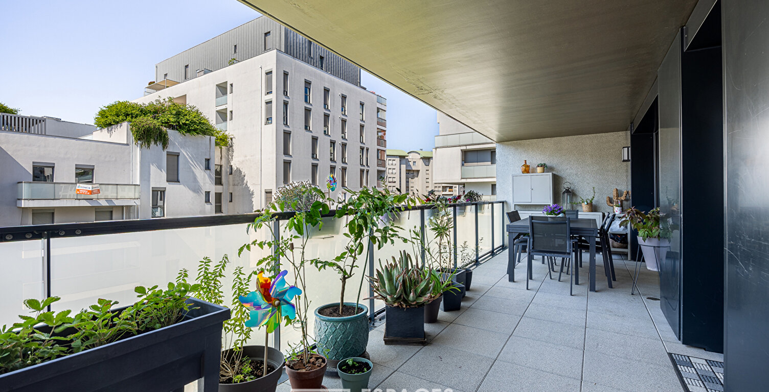 Appartement contemporain avec terrasse et garage — photo 1