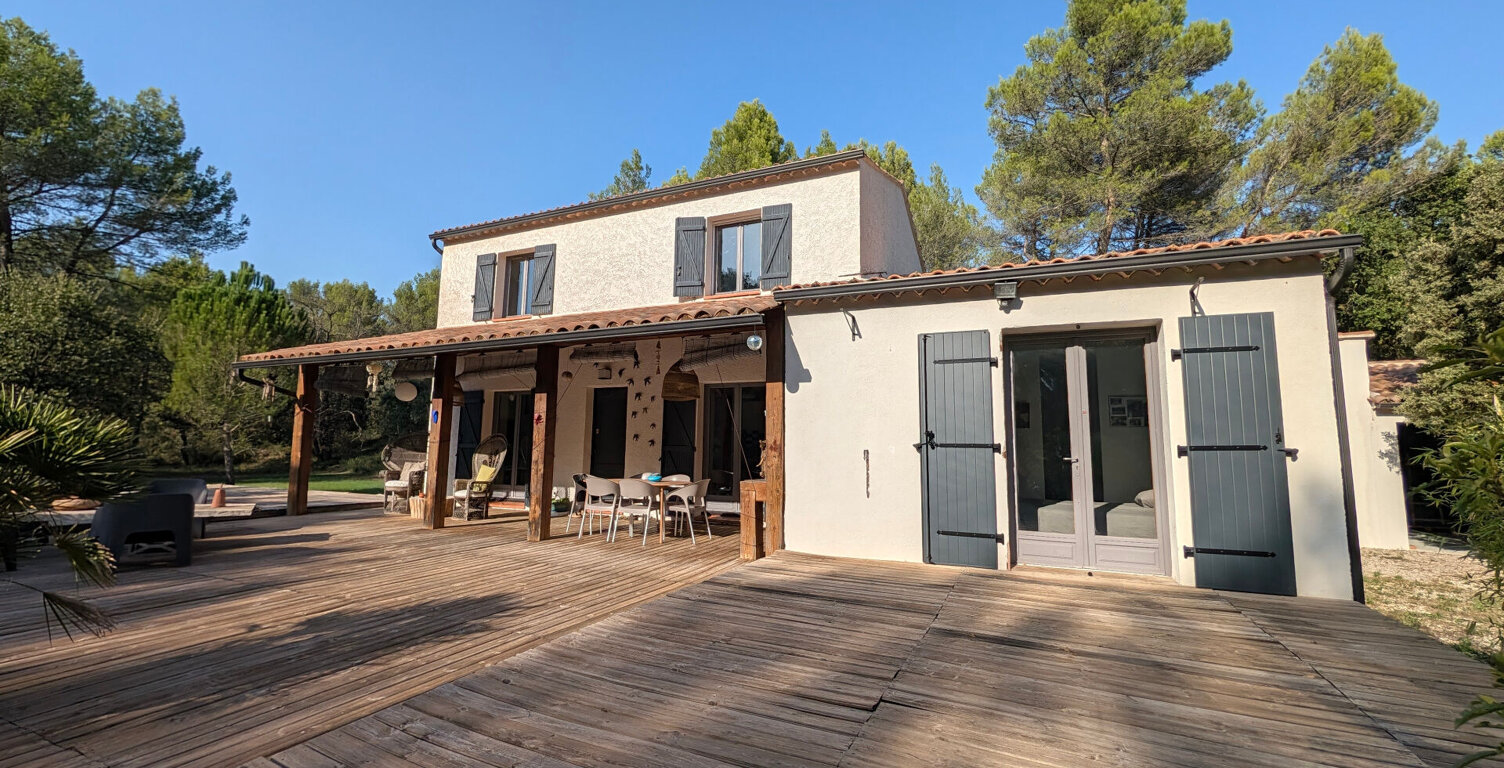 PEYROLLES EN PCE - Villa T6 de 162 m² sur 9511 m² de terrain — photo 1