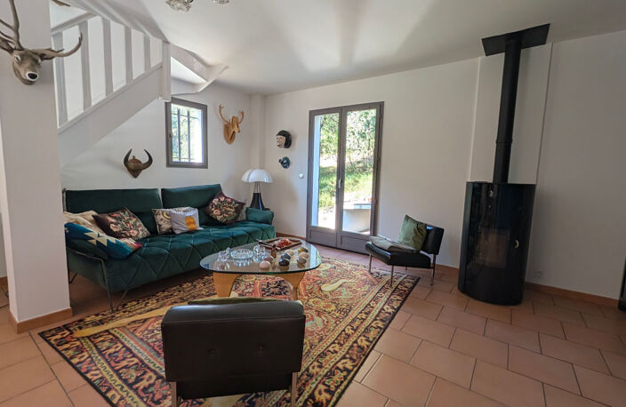 PEYROLLES EN PCE - Villa T6 de 162 m² sur 9511 m² de terrain — photo 2