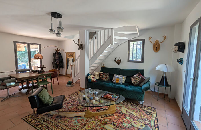 PEYROLLES EN PCE - Villa T6 de 162 m² sur 9511 m² de terrain — photo 3