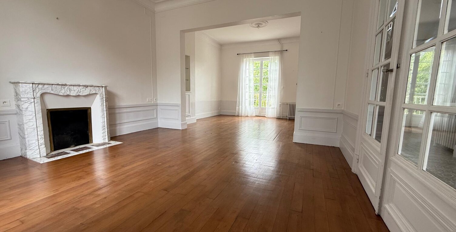 Maison bourgeoise avec jardin au centre ville — photo 1