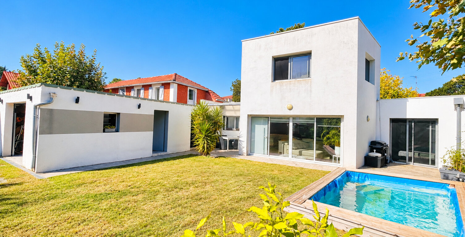 Villa Anglet 4 pièce(s) 108 m2 sur 303 m² de terrain — photo 1