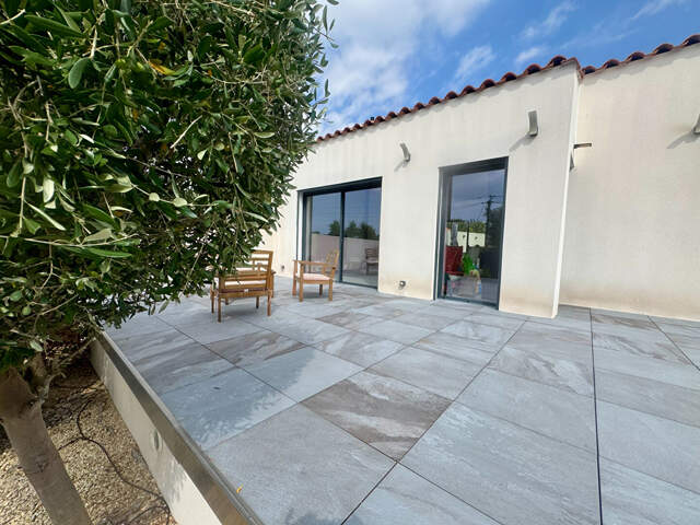 MAISON DE PLAIN PIED 100m2 TERRAIN 538m2 GARAGE ET PISCINE — photo du bien