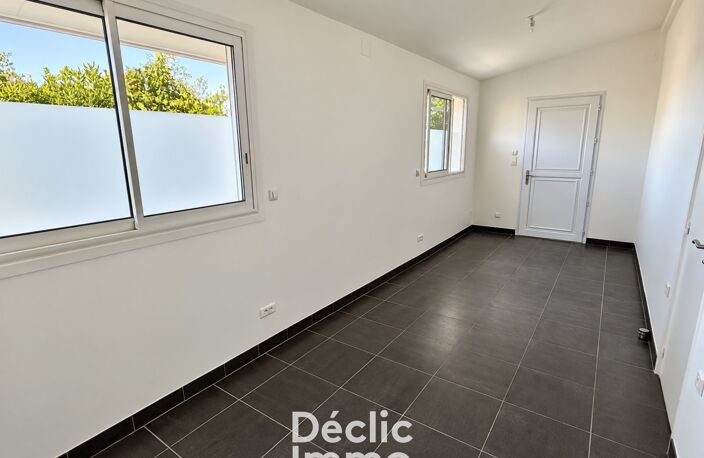 Local professionnel climatisé avec 3 bureaux et stationnement à Carignan-de-Bordeaux — photo 3