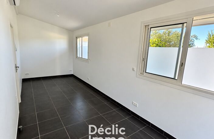 Local professionnel climatisé avec 3 bureaux et stationnement à Carignan-de-Bordeaux — photo 4