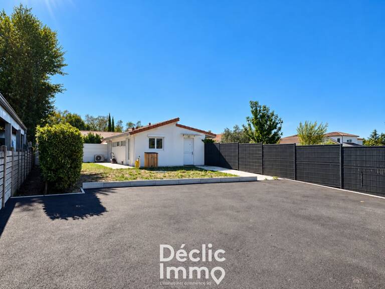 Local professionnel climatisé avec 3 bureaux et stationnement à Carignan-de-Bordeaux — photo 1