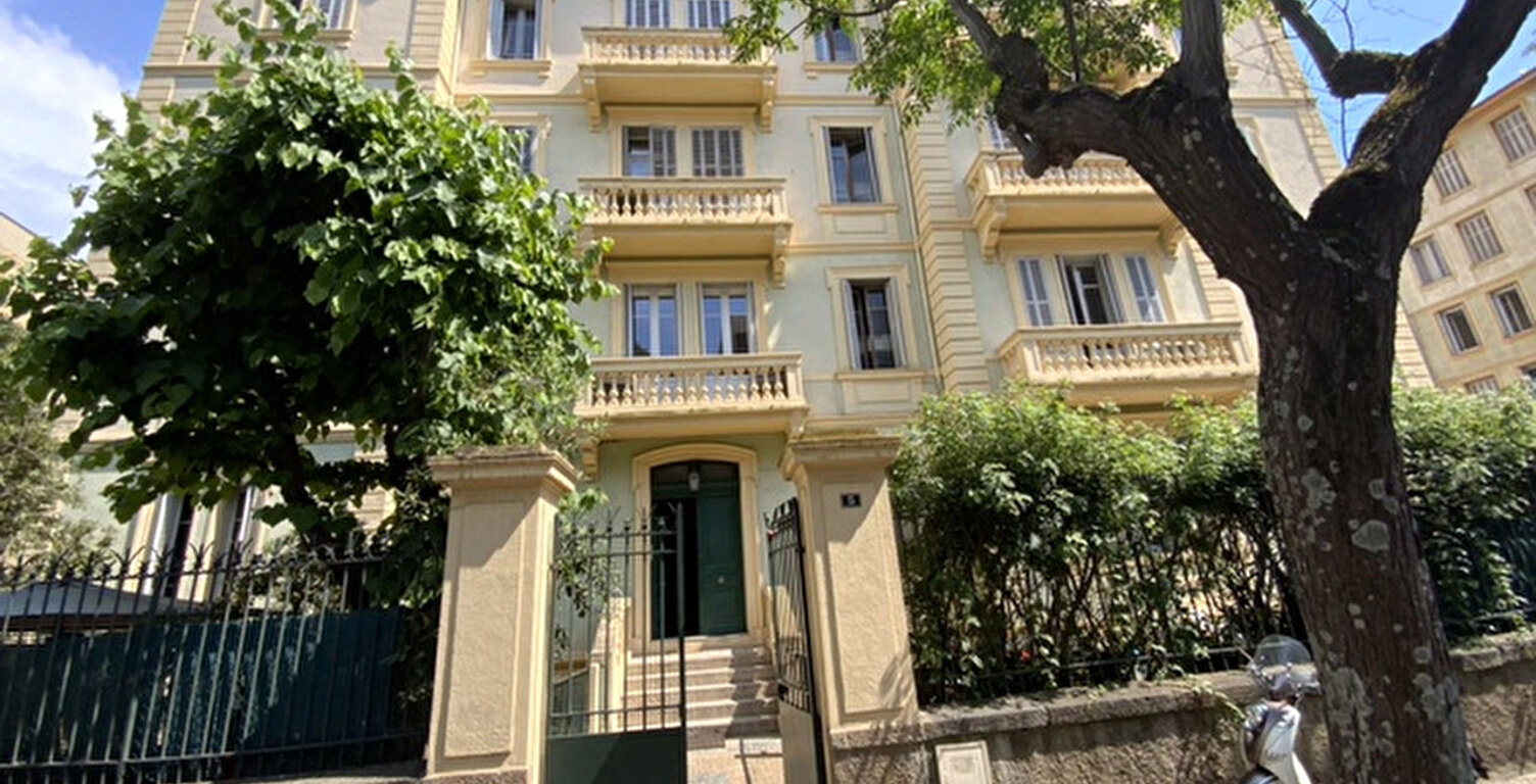 F5 STANDING AJACCIO Hyper-centre — photo 1