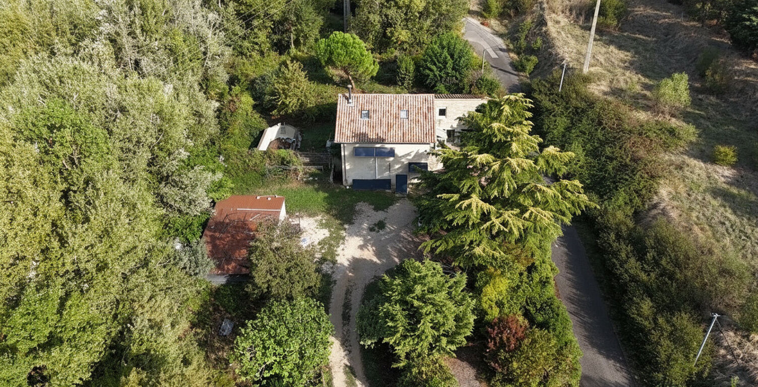 Maison  6 pièce(s) 123 m2 avec des dépendances sur une parcelle de 2464m² — photo 1