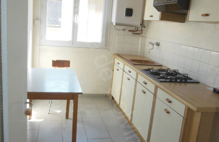 Toulouse Métro Saint agne 31400 appartement T2 -de 43.04 m2 cuisiné séparée équipée, grande cave .Local vélo. Cour intérieure commune — photo 4