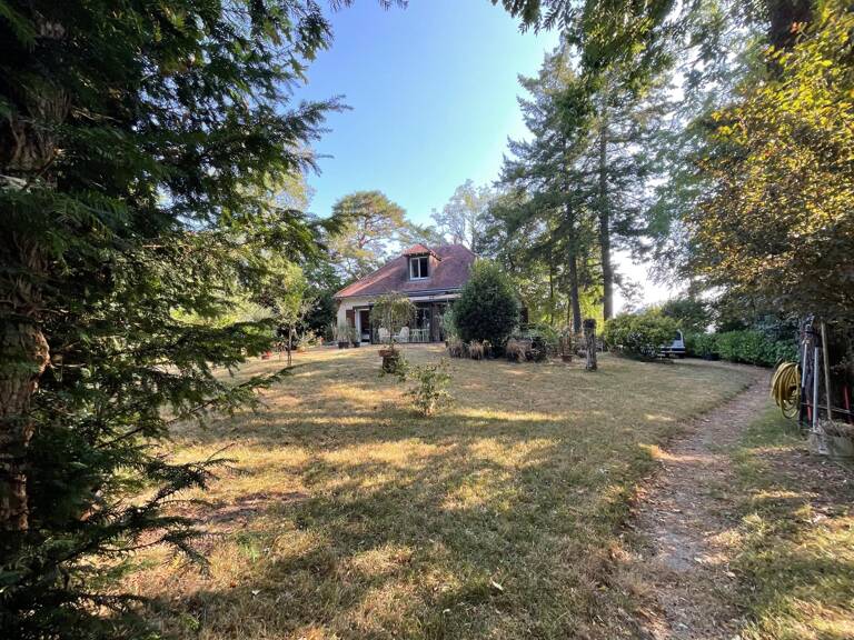 Maison familiale de 146 m² sur un magnifique terrain arboré de 2 325 m² — photo 1