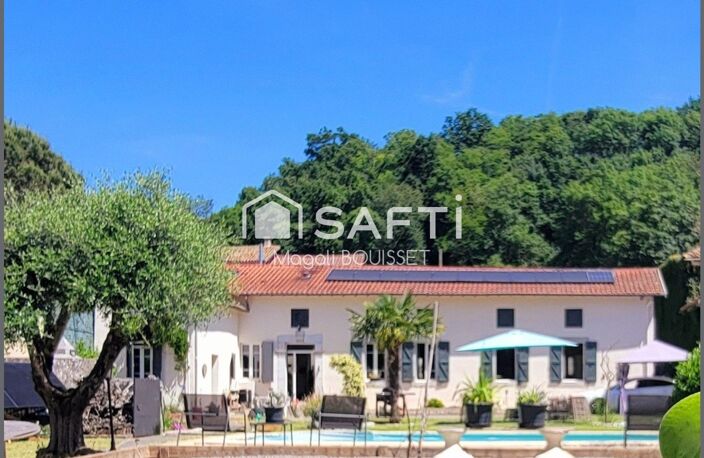 Belle prestation, maison T4 de 138m² et son studio T1 environ 28m², combles, terrasses, cour, abris couverts, garage, atelier, grange, bassin, jardin, puits, piscine au sel. — photo 2