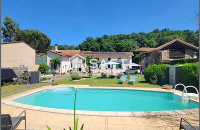 Belle prestation, maison T4 de 138m² et son studio T1 environ 28m², combles, terrasses, cour, abris couverts, garage, atelier, grange, bassin, jardin, puits, piscine au sel. — photo du bien