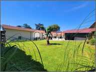 Belle prestation, maison T4 de 138m² et son studio T1 environ 28m², combles, terrasses, cour, abris couverts, garage, atelier, grange, bassin, jardin, puits, piscine au sel. — photo 4