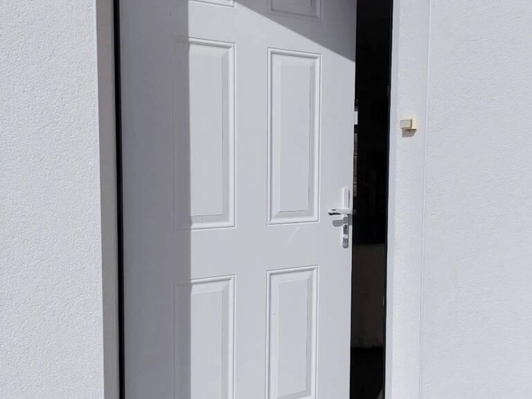 Maison de plain pied avec garage et jardin, au calme. — photo 1