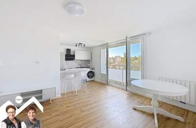 Voiron hypercentre  Appartement 2 chambres, refait à neuf et meublé — photo du bien