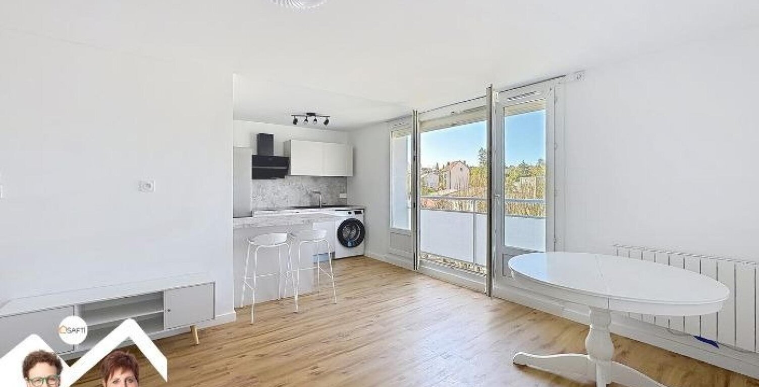 Voiron hypercentre  Appartement 2 chambres, refait à neuf et meublé — photo 1