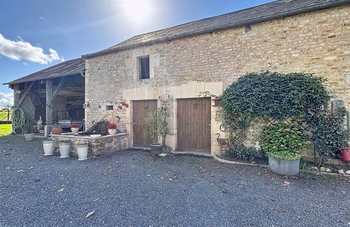 Maison en pierre, dépendances et 4 774 m² de terrain — photo 2