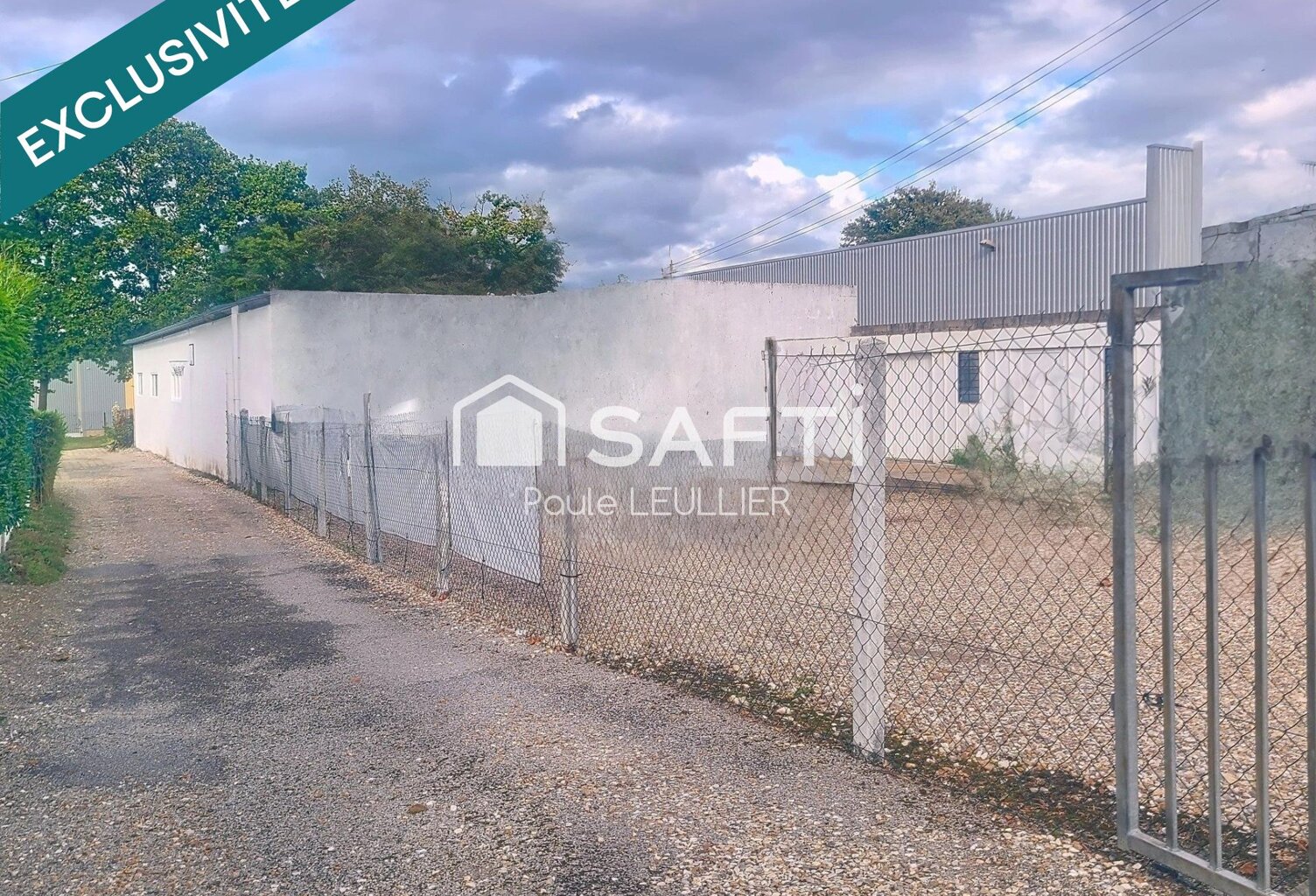 Ensemble immobilier de rapport. Accès A 13 à proximité. — photo 1