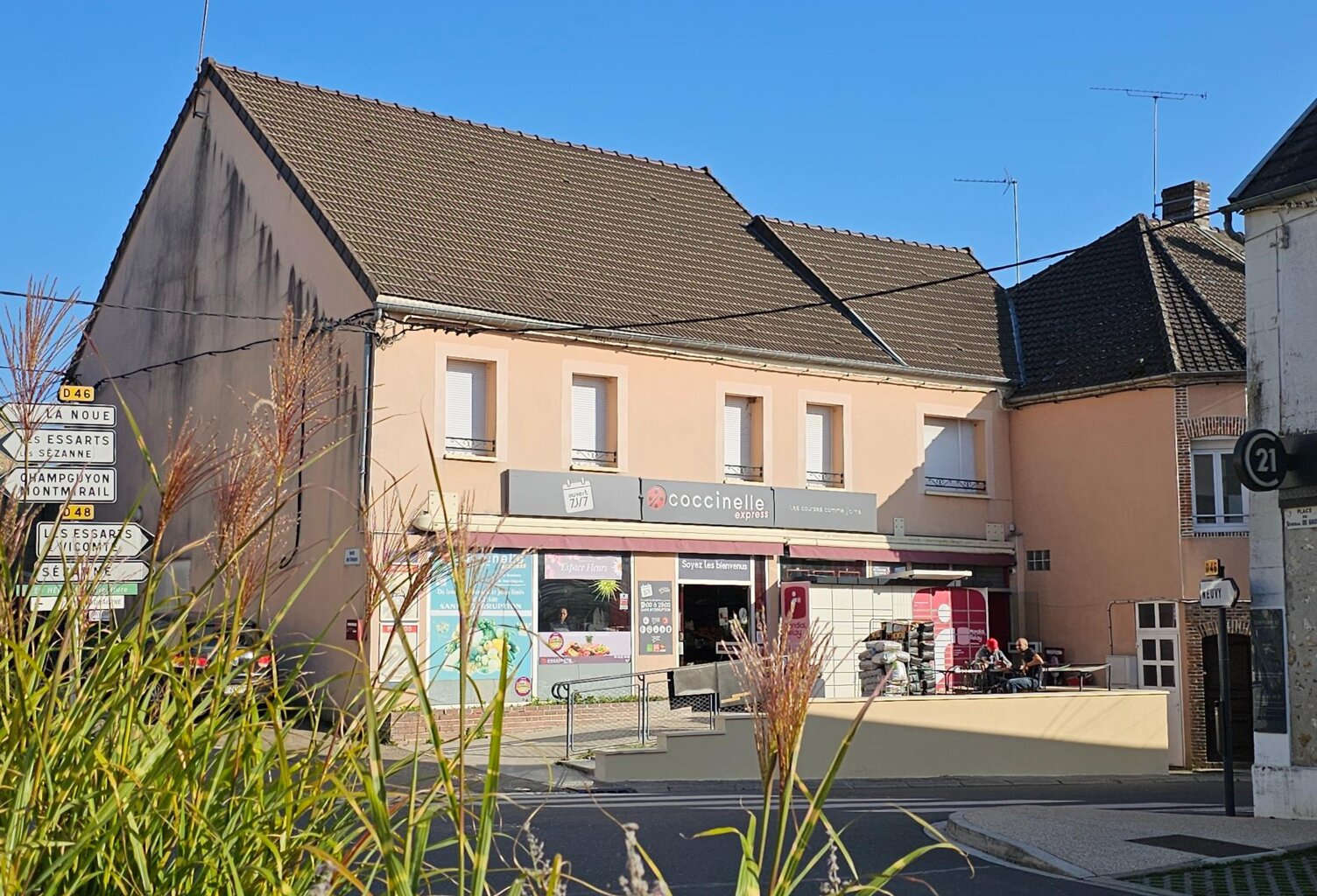 Immeuble avec appartement T4 de 136m² + murs commerciaux — photo 1
